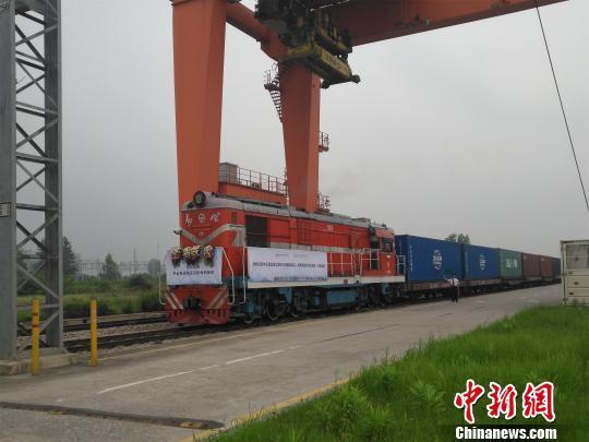 中遠海運集運漢歐班列自動化設(shè)備及零配件試運行成功首發(fā)